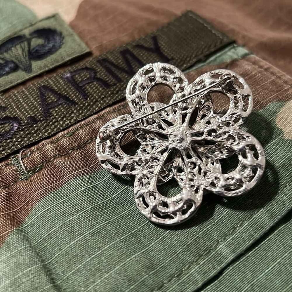🎁Floral Rhinestone Brooch - Picture 3 of 5